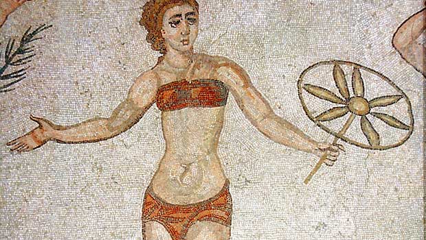 Muller en bikini nun mosaico de século IV d. C. da Villa de Casale, en Sicilia